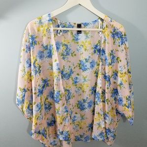 Windsor Peach and blue floral kimono sz M